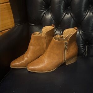 Wonderly Missy Ankle Booties 8.5W